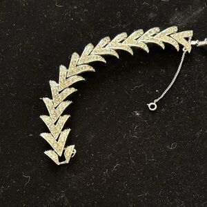 Sarah Coventry Silver Bracelet this is a vintage rhinestone o